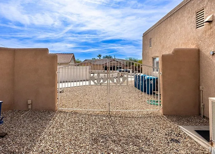 Havasu Aloha Pool Firepit Designed For Comfort Holiday home